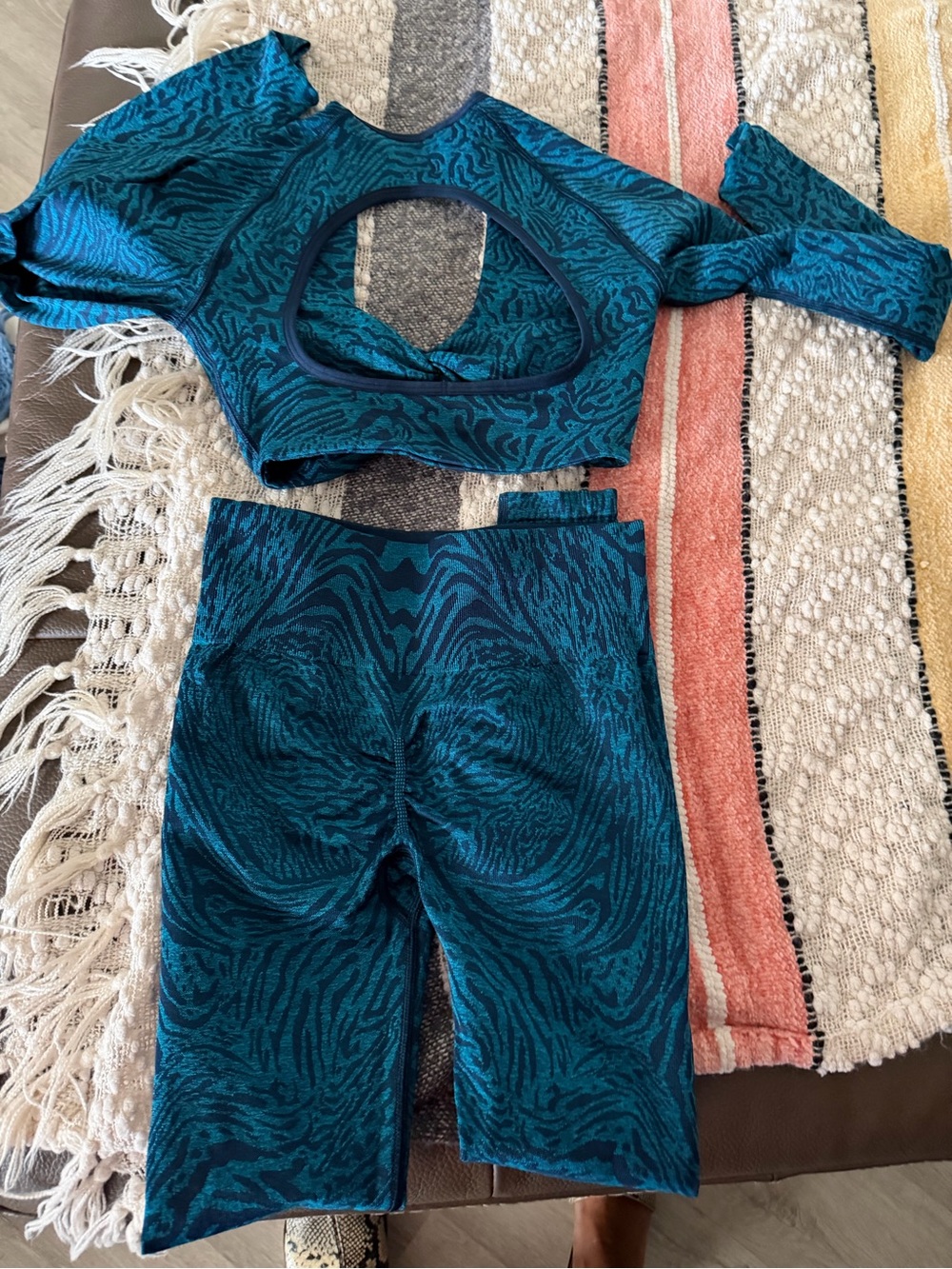 Gym shark Teal Patterned Two-Piece Active Set with Open Back